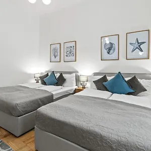 Central, 5 Min Walk To U4 Friedensbruecke Vienna